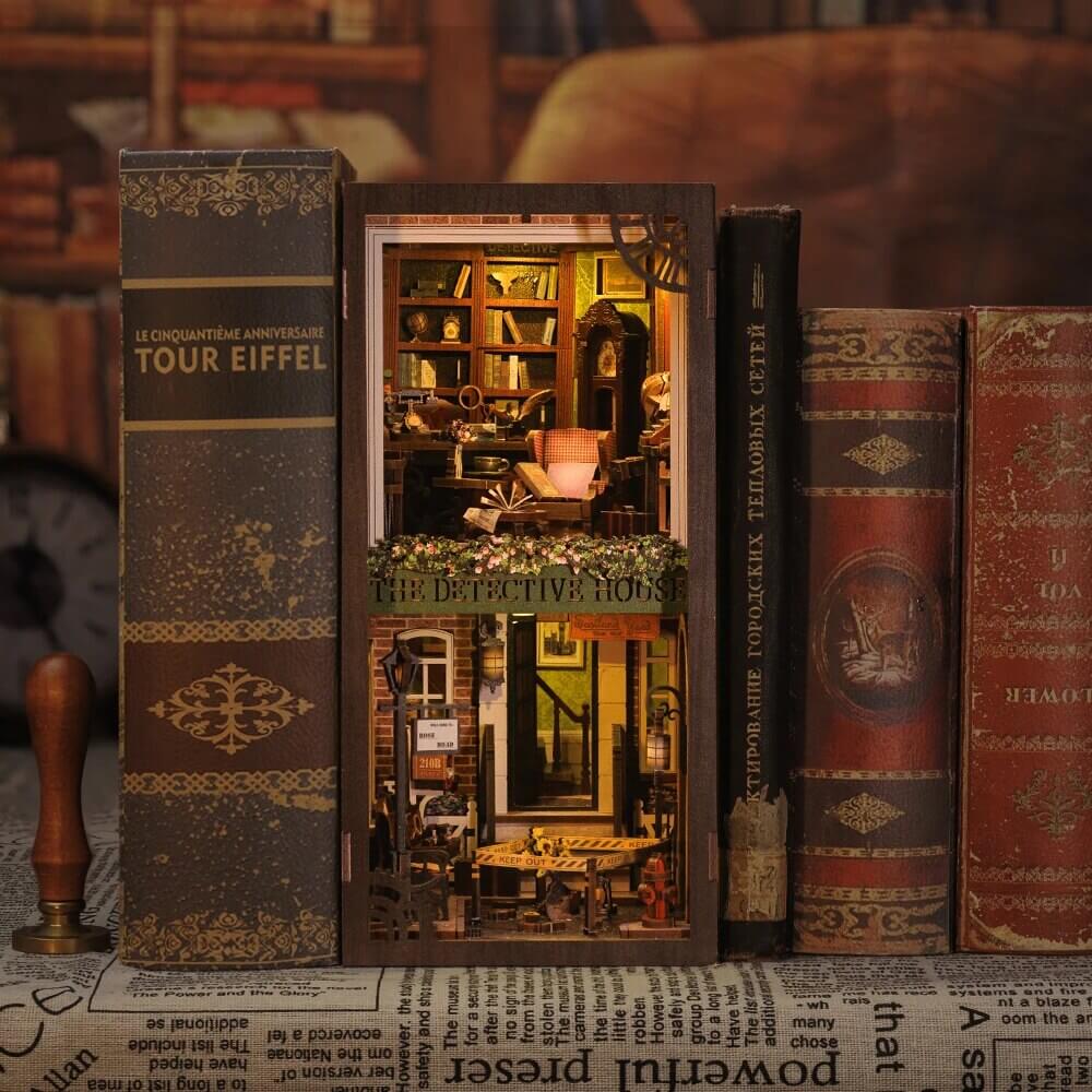 Detective House Book Nook Kit