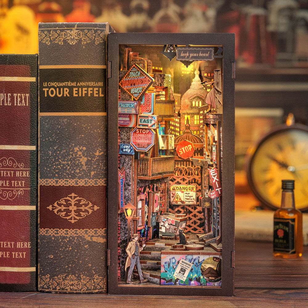 The Long Goodbye Book Nook Kit