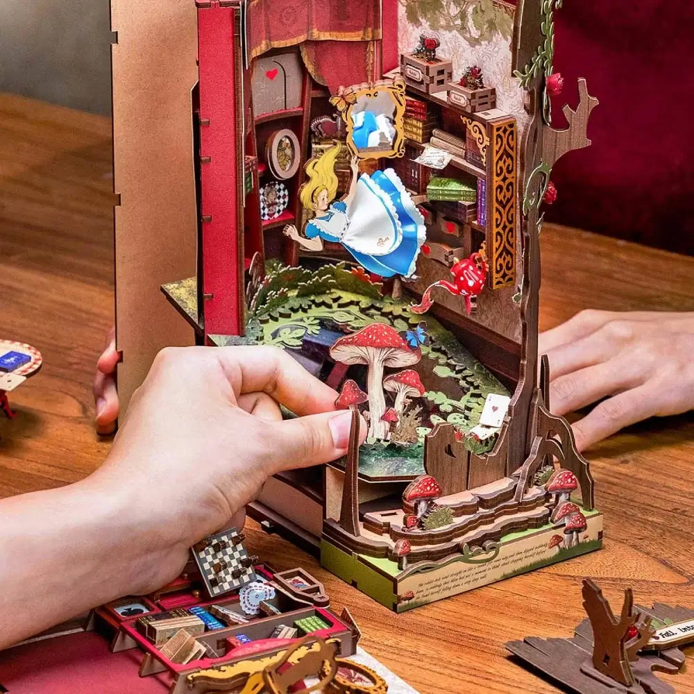 Alice In Wonderland Book Nook Kit