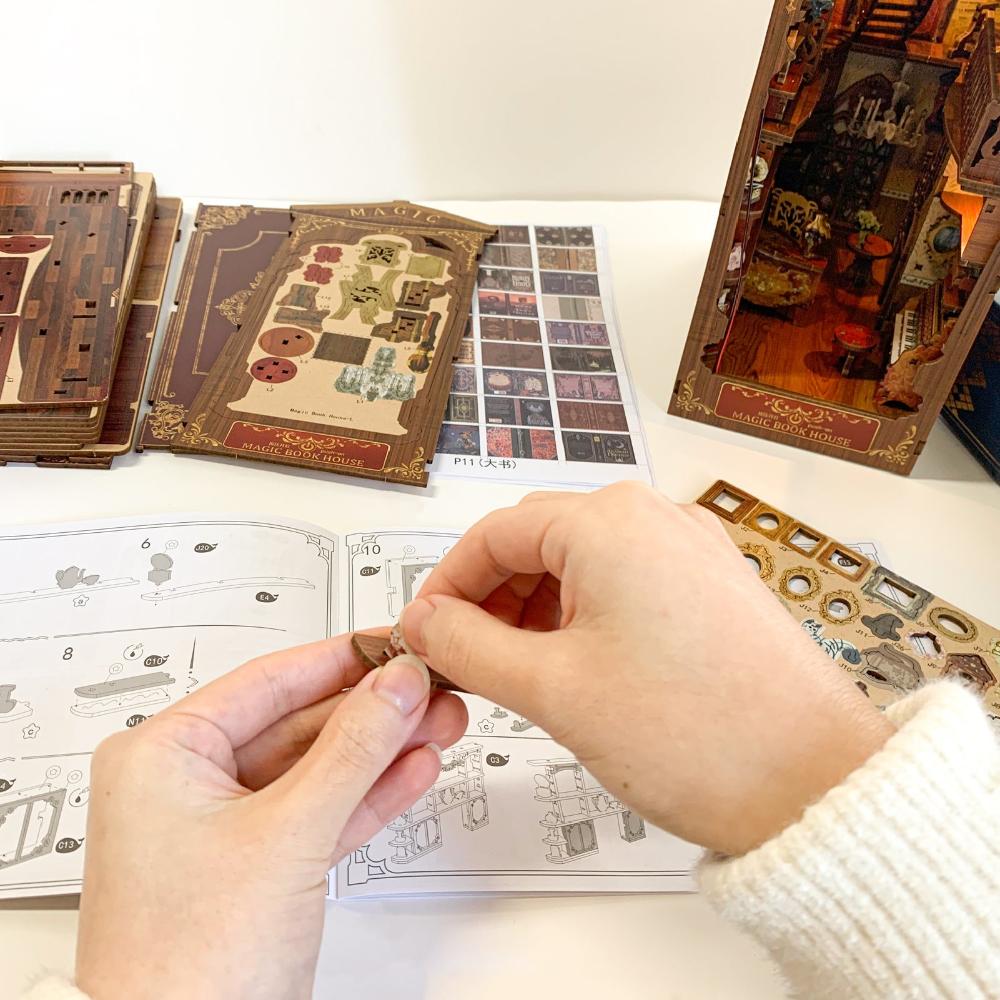 Vintage Library Book Nook Kit