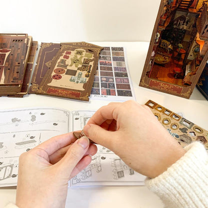 Vintage Library Book Nook Kit